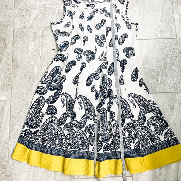 White and Blue Paisley Sleeveless Stretch Dress Yellow Trim Accent Size Large - Picture 3 of 5
